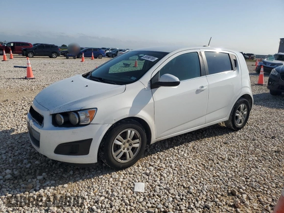 2016 Chevrolet Sonic LT z VIN 1G1JC6SH7G4125154, wystawiony jako Copart lot #55596195 z przebiegiem 107 384 mil mil oraz Czysty tytuł • Clean title. Historia ofert i sprzedaży dostępna na DreamBid. Obrazek 1.