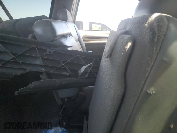 2005 Ford Excursion Special Serv z VIN 1FMSU41P95EC50830, wystawiony jako Copart lot #56156504 z przebiegiem Nie podano mil oraz Nie do naprawy • Non repairable. Historia ofert i sprzedaży dostępna na DreamBid. Obrazek 11.