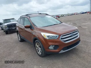 2017 Ford Escape SE z VIN 1FMCU0G93HUC54887, wystawiony jako IAAI lot #42415684 z przebiegiem 188 674 mil mil oraz . Historia ofert i sprzedaży dostępna na DreamBid. Obrazek 1.