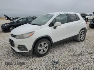 2022 Chevrolet Trax LS z VIN KL7CJKSM9NB549064, wystawiony jako Copart lot #50588935 z przebiegiem 48 988 mil mil oraz Czysty tytuł • Clean title. Historia ofert i sprzedaży dostępna na DreamBid. Obrazek 1.