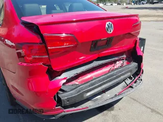 2017 Volkswagen Jetta GLI z VIN 3VW4T7AJ3HM350575, wystawiony jako IAAI lot #42303994 z przebiegiem 168 622 mil mil oraz . Historia ofert i sprzedaży dostępna na DreamBid. Obrazek 6.