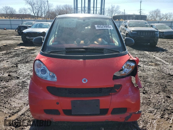 2009 Smart fortwo Pure z VIN WMEEJ31X79K274220, wystawiony jako Copart lot #46529995 z przebiegiem 76 185 mil mil oraz Szkoda całkowita • Salvage title. Historia ofert i sprzedaży dostępna na DreamBid. Obrazek 5.