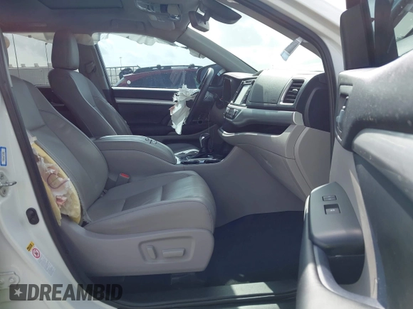 2019 Toyota Highlander SE with VIN 5TDKZRFH0KS557636, listed as a IAAI auction lot 42601100 with 107,922 mi miles and . Bid and sale history available at DreamBid. Image 5.