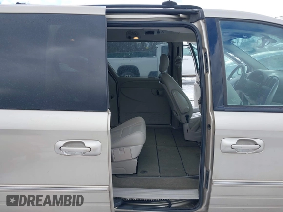 2006 Chrysler Town & Country LWB Touring with VIN 2A8GP54L86R887561, listed as a IAAI auction lot 41235389 with 124,554 mi miles. Bid and sale history available at carsss.com. Image 8.