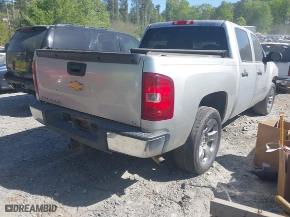 2010 Chevrolet Silverado 1500 LT with VIN 3GCRCSE04AG106550, listed as a IAAI auction lot 41917311 with 319,582 mi miles. Bid and sale history available at carsss.com. Image 4.