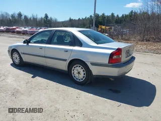 2000 Volvo S80 with VIN YV1TS94D3Y1113398, listed as a IAAI auction lot 42062279 with 112,752 mi miles. Bid and sale history available at carsss.com. Image 3.