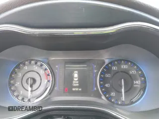 2015 Chrysler 200 S z VIN 1C3CCCBB2FN566360, wystawiony jako IAAI lot #42381146 z przebiegiem 99 767 mil mil oraz . Historia ofert i sprzedaży dostępna na DreamBid. Obrazek 7.