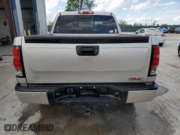 2008 GMC Sierra Denali z VIN 2GTEK638781163345, wystawiony jako Copart lot #55647755 z przebiegiem 132 428 mil mil oraz Szkody całkowita. Historia ofert i sprzedaży dostępna na DreamBid. Obrazek 6.