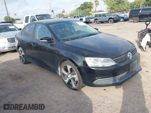2014 Volkswagen Jetta SE with VIN 3VWD17AJ0EM381770, listed as a IAAI auction lot 42487960 with 135,747 mi miles and . Bid and sale history available at DreamBid. Image 1.