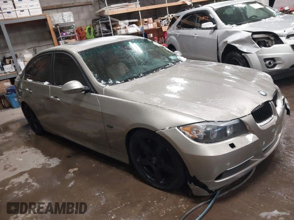 2008 BMW 3 Series 335xi with VIN WBAVD53528A253497, listed as a IAAI auction lot 41377661 with 136,677 mi miles. Bid and sale history available at carsss.com. Image 1.