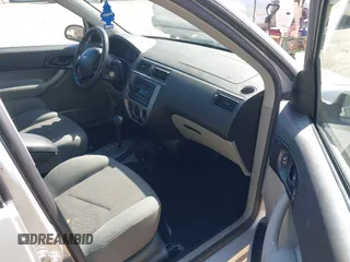 2005 Ford Focus S with VIN 3FAFP37N25R117732, listed as a IAAI auction lot 42078394 with 177,924 mi miles and . Bid and sale history available at carsss.com. Image 5.
