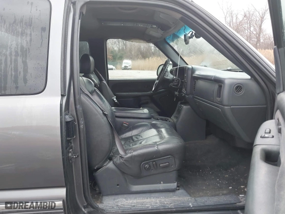 2000 Chevrolet Silverado 1500 LS with VIN 1GCEK19T6YE274790, listed as a IAAI auction lot 41560358 with 244,940 mi miles. Bid and sale history available at carsss.com. Image 5.