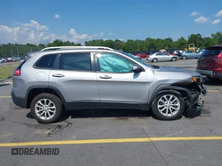 2020 Jeep Cherokee Latitude z VIN 1C4PJLCB3LD615147, wystawiony jako IAAI lot #42569825 z przebiegiem 128 952 mil mil oraz . Historia ofert i sprzedaży dostępna na DreamBid. Obrazek 13.