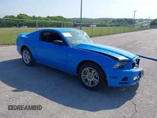 2014 Ford Mustang V6 с VIN 1ZVBP8AM5E5250006, выставлен на аукционе IAAI как лот 42253136 с пробегом Не указан миль и . История ставок и продаж доступна на DreamBid. Изображение 1.