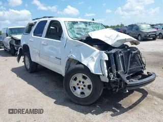 2013 Chevrolet Tahoe LT z VIN 1GNSCBE0XDR296710, wystawiony jako IAAI lot #41937426 z przebiegiem Nie podano mil oraz . Historia ofert i sprzedaży dostępna na DreamBid. Obrazek 1.