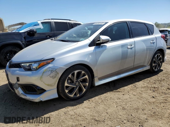 2016 Scion iM z VIN JTNKARJE9GJ516989, wystawiony jako Copart lot #54098165 z przebiegiem 61 958 mil mil oraz Szkoda całkowita • Salvage title. Historia ofert i sprzedaży dostępna na DreamBid. Obrazek 1.