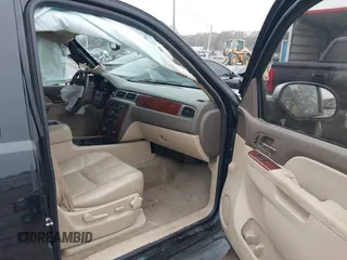 2014 Chevrolet Tahoe LT z VIN 1GNSCBE04ER143872, wystawiony jako IAAI lot #41377204 z przebiegiem 119 533 mil mil oraz . Historia ofert i sprzedaży dostępna na DreamBid. Obrazek 5.