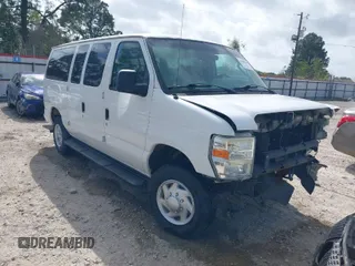 2008 Ford Econoline Passenger XL with VIN 1FBNE31L48DA80199, listed as a IAAI auction lot 41905560 with 198,545 mi miles. Bid and sale history available at carsss.com. Image 1.