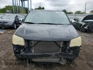2011 Chrysler Town & Country Touring L z VIN 2A4RR8DG2BR703119, wystawiony jako Copart lot #58184975 z przebiegiem 180 601 mil mil oraz Szkoda całkowita • Salvage title. Historia ofert i sprzedaży dostępna na DreamBid. Obrazek 5.
