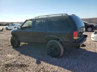 1997 GMC Jimmy SLS with VIN 1GKDT13W8V2560329, listed as a Copart auction lot 80992204 with 231,051 mi miles and Salvage Title. Bid and sale history available at carsss.com. Image 2.