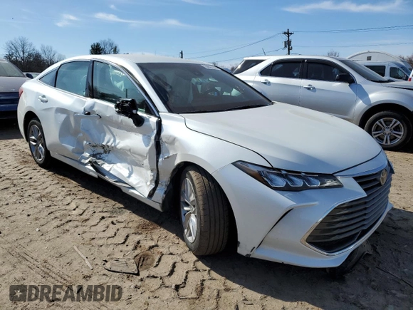2022 Toyota Avalon XLE z VIN 4T1JZ1FBXNU071758, wystawiony jako Copart lot #42793923 z przebiegiem 32 090 mil mil oraz . Historia ofert i sprzedaży dostępna na DreamBid. Obrazek 4.
