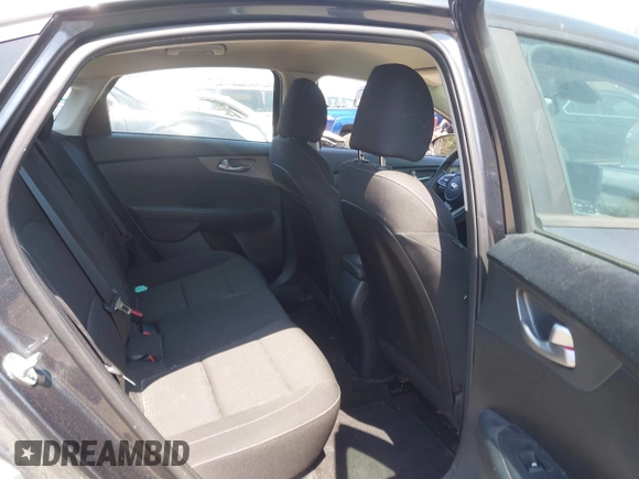 2019 Kia Forte LXS z VIN 3KPF24AD4KE081480, wystawiony jako IAAI lot #42073063 z przebiegiem 100 605 mil mil oraz . Historia ofert i sprzedaży dostępna na DreamBid. Obrazek 8.