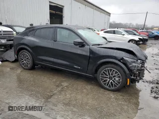 2024 Ford Mustang Mach-E Premium z VIN 3FMTK3R70RMA15127, wystawiony jako Copart lot #83343264 z przebiegiem 66 mil mil oraz Szkoda całkowita • Salvage title. Historia ofert i sprzedaży dostępna na DreamBid. Obrazek 4.