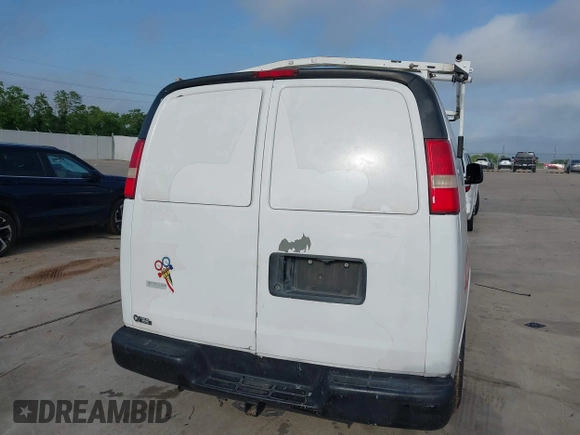 2012 Chevrolet Express Cargo z VIN 1GCSGAFX3C1119397, wystawiony jako IAAI lot #42092709 z przebiegiem 190 851 mil mil oraz . Historia ofert i sprzedaży dostępna na DreamBid. Obrazek 16.