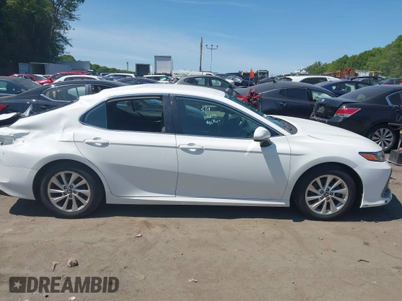2023 Toyota Camry LE z VIN 4T1C11AK0PU145781, wystawiony jako IAAI lot #42404456 z przebiegiem 53 657 mil mil oraz . Historia ofert i sprzedaży dostępna na DreamBid. Obrazek 13.