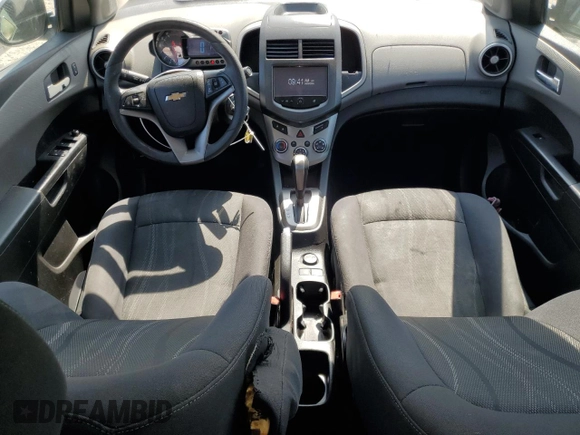 2016 Chevrolet Sonic LT z VIN 1G1JC5SH9G4134576, wystawiony jako Copart lot #58660555 z przebiegiem 127 067 mil mil oraz Czysty tytuł • Clean title. Historia ofert i sprzedaży dostępna na DreamBid. Obrazek 8.