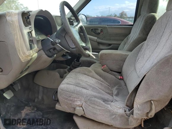 1998 GMC Sonoma z VIN 1GTCS144XW8525300, wystawiony jako Copart lot #85439034 z przebiegiem 250 144 mil mil oraz Szkody całkowita. Historia ofert i sprzedaży dostępna na DreamBid. Obrazek 7.