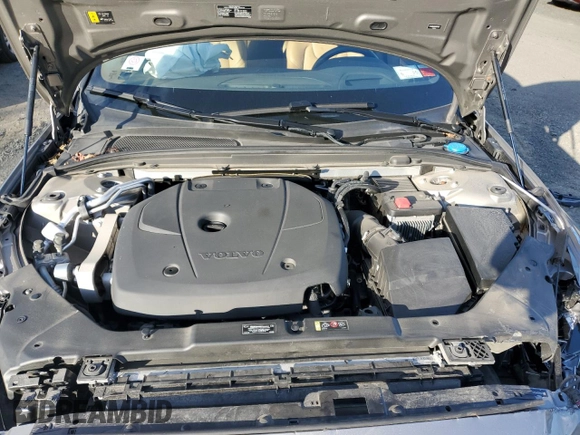 2021 Volvo V60 z VIN YV4102WK0M1076923, wystawiony jako Copart lot #71683813 z przebiegiem 32 399 mil mil oraz . Historia ofert i sprzedaży dostępna na DreamBid. Obrazek 12.