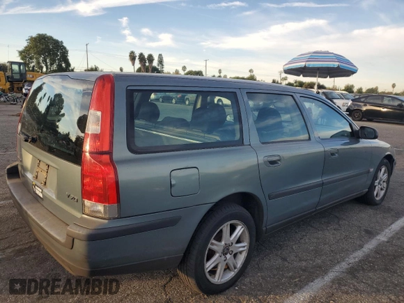 2002 Volvo V70 with VIN YV1SW61R422229256, listed as a Copart auction lot 76397624 with 118,235 mi miles and Salvage Title. Bid and sale history available at carsss.com. Image 3.