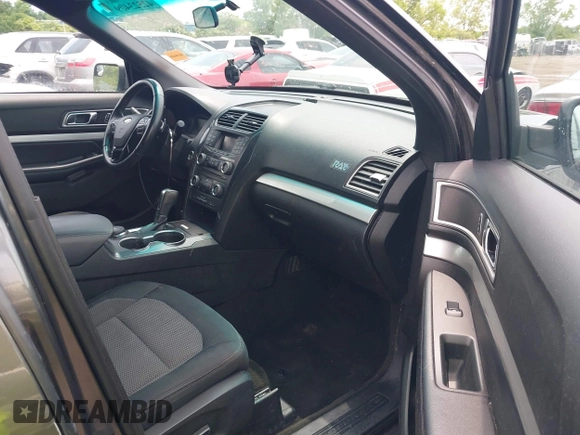 2017 Ford Explorer XLT z VIN 1FM5K8D87HGB29110, wystawiony jako IAAI lot #42523409 z przebiegiem 124 818 mil mil oraz . Historia ofert i sprzedaży dostępna na DreamBid. Obrazek 5.
