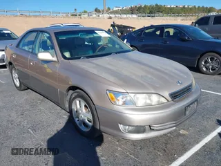 2001 Lexus ES 300 with VIN JT8BF28G215105081, listed as a IAAI auction lot 41318456 with 207,259 mi miles. Bid and sale history available at carsss.com. Image 1.