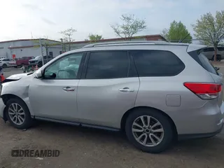 2015 Nissan Pathfinder S z VIN 5N1AR2MM7FC688083, wystawiony jako IAAI lot #42156969 z przebiegiem 99 752 mil mil oraz . Historia ofert i sprzedaży dostępna na DreamBid. Obrazek 14.