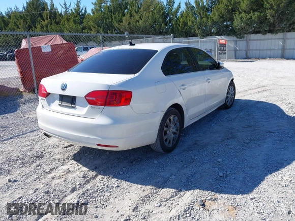 2013 Volkswagen Jetta SE with VIN 3VWDX7AJ0DM397061, listed as a IAAI auction lot 41237703 with 114,704 mi miles and . Bid and sale history available at DreamBid. Image 4.