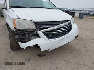 2014 Chrysler Town & Country Touring with VIN 2C4RC1BG8ER255121, listed as a IAAI auction lot 41518676 with 46,087 mi miles. Bid and sale history available at carsss.com. Image 6.