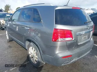 2011 Kia Sorento LX with VIN 5XYKTDA2XBG166661, listed as a IAAI auction lot 41795397 with 84,562 mi miles. Bid and sale history available at carsss.com. Image 3.