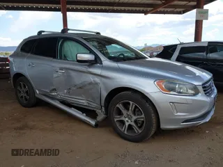 2015 Volvo XC60 T6 Platinum with VIN YV4902RMXF2719971, listed as a IAAI auction lot 41970301 with 63,399 mi miles. Bid and sale history available at carsss.com. Image 1.