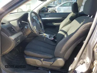 2014 Subaru Outback 2.5i z VIN 4S4BRBAC1E3264414, wystawiony jako Copart lot #57902425 z przebiegiem 136 131 mil mil oraz Szkoda całkowita • Salvage title. Historia ofert i sprzedaży dostępna na DreamBid. Obrazek 7.