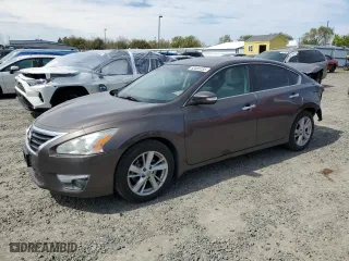 2015 Nissan Altima 2.5 with VIN 1N4AL3AP9FC255087, listed as a Copart auction lot 50465255 with 200,258 mi miles and Salvage Title. Bid and sale history available at carsss.com. Image 1.