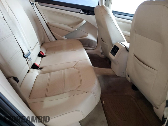 2015 Volkswagen Passat SE with VIN 1VWBV7A33FC043196, listed as a Copart auction lot 56210725 with 136,342 mi miles and Salvage title. Bid and sale history available at DreamBid. Image 10.