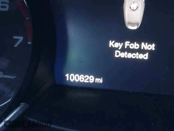 2017 Alfa Romeo Giulia Ti z VIN ZARFAECN2H7539370, wystawiony jako IAAI lot #41762612 z przebiegiem 100 629 mil mil oraz . Historia ofert i sprzedaży dostępna na DreamBid. Obrazek 16.