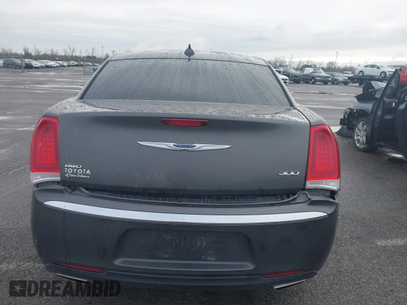 2019 Chrysler 300 Limited with VIN 2C3CCAKG5KH594978, listed as a IAAI auction lot 41261006 with 184,890 mi miles. Bid and sale history available at carsss.com. Image 16.