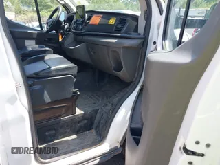 2020 Ford Transit z VIN 1FDBF6Z86LKA32278, wystawiony jako IAAI lot #42511403 z przebiegiem 94 821 mil mil oraz . Historia ofert i sprzedaży dostępna na DreamBid. Obrazek 5.