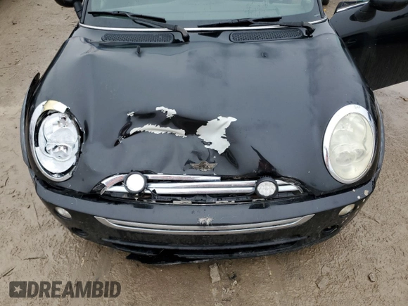 2005 MINI Hardtop z VIN WMWRC33525TK61317, wystawiony jako Copart lot #43325015 z przebiegiem 159 089 mil mil oraz Szkoda całkowita • Salvage title. Historia ofert i sprzedaży dostępna na DreamBid. Obrazek 11.