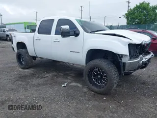 2010 GMC Sierra 1500 SLT z VIN 3GTRKWE35AG157530, wystawiony jako IAAI lot #42200182 z przebiegiem Nie podano mil oraz . Historia ofert i sprzedaży dostępna na DreamBid. Obrazek 1.
