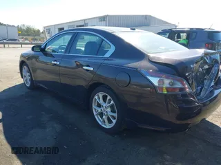 2013 Nissan Maxima S z VIN 1N4AA5AP8DC810075, wystawiony jako IAAI lot #41903613 z przebiegiem 152 091 mil mil oraz . Historia ofert i sprzedaży dostępna na DreamBid. Obrazek 3.