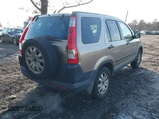 2005 Honda CR-V EX with VIN SHSRD78895U328047, listed as a IAAI auction lot 41493071 with 234,589 mi miles. Bid and sale history available at carsss.com. Image 4.